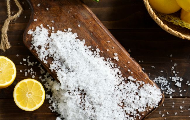 Що станеться з організмом, якщо відмовитись від солі: нутриціолог назвала три небезпеки